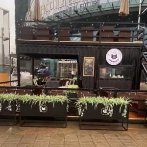 20ft container bar on street