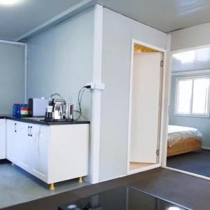 20ft expandable container house to Australian client